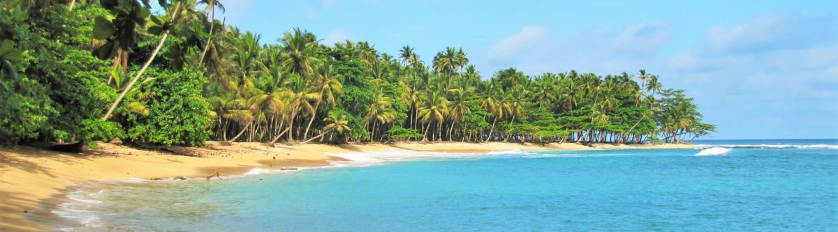 Sao Tome Beach Panorama (Chuck Moravec)  [flickr.com]  CC BY 
Información sobre la licencia en 'Verificación de las fuentes de la imagen'